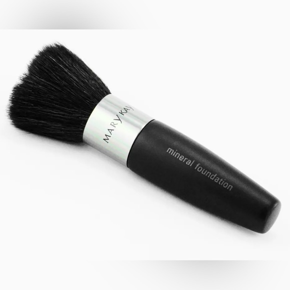 Mary Kay Brush For Foundation Mineral Powder - Picture 1 of 4